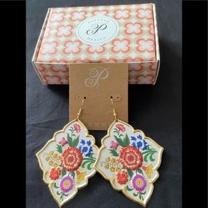 Floral print tin with gold edges. 3.25”